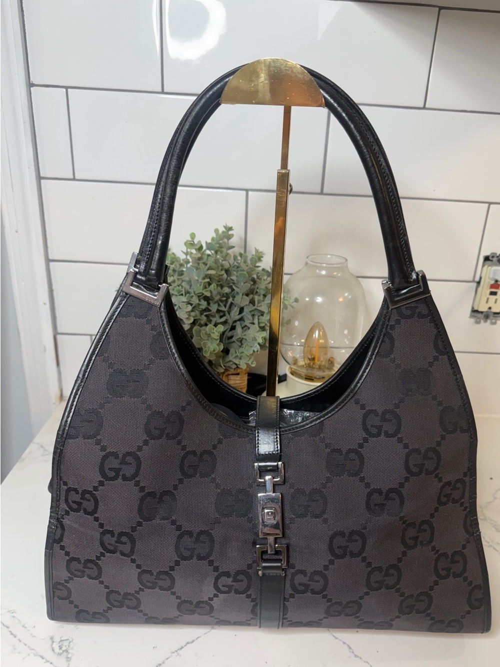 Authentic Gucci Jackie Jumbo GG Canvas & Leather Shoulder Bag with printed COA